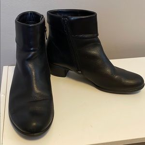 Ecco black water resistant ankle boot